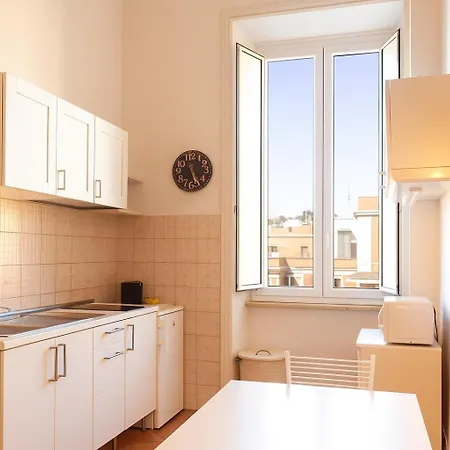 Amalia Vatican House *